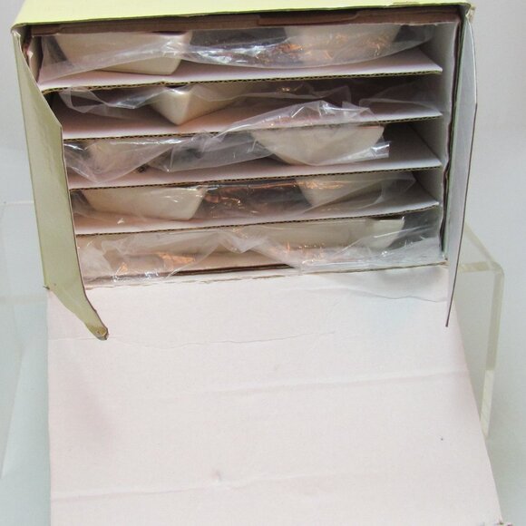 BOX Set 5 Mikasa PEACE PLATES Gold Trim PORCELAIN Holiday Elegance SNACK TRAY - Picture 7 of 8